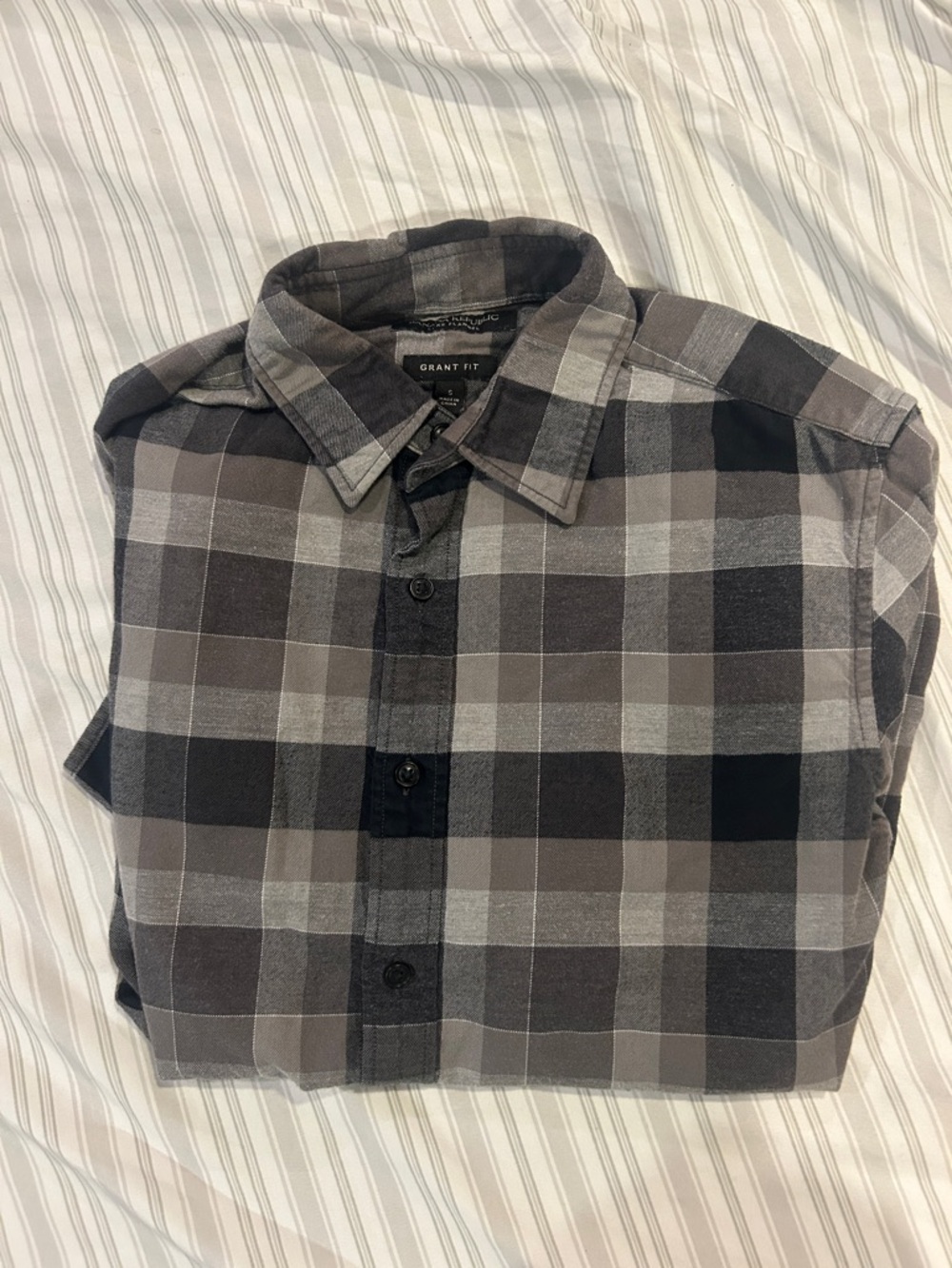 Banana Republic Men's Gray and Black Plaid Button-Down Shirt